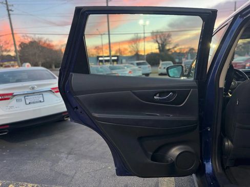 Used 2017 Nissan Rogue S image 12