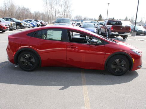 New 2026 Toyota Prius Plug-In Hybrid FWD image 4