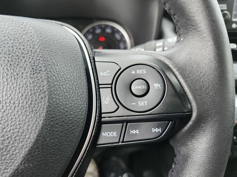 Used 2021 Toyota RAV4 XLE Premium image 34