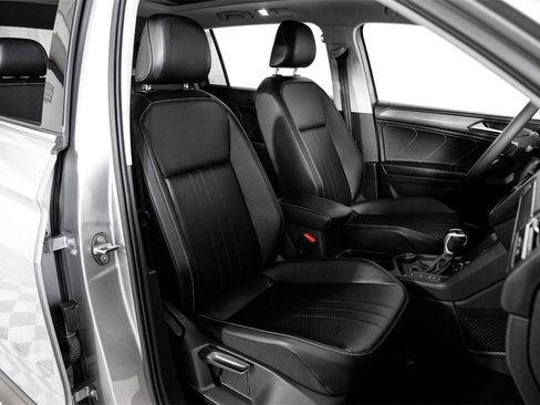 Used 2022 Volkswagen Tiguan SE image 38
