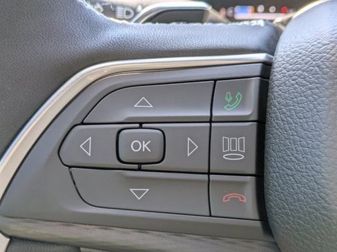 New 2025 Jeep Grand Cherokee Altitude image 22