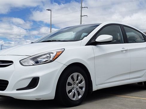 Used 2016 Hyundai Accent SE FWD image 1