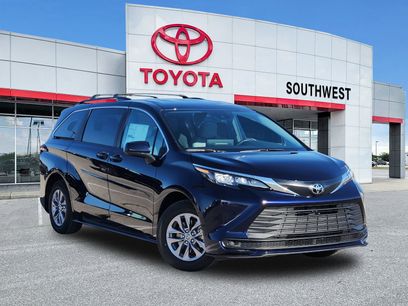 New 2026 Toyota Sienna LE