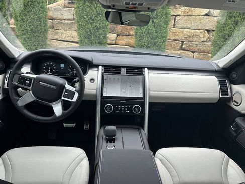 New 2026 Land Rover Discovery Dynamic SE AWD/4WD image 12