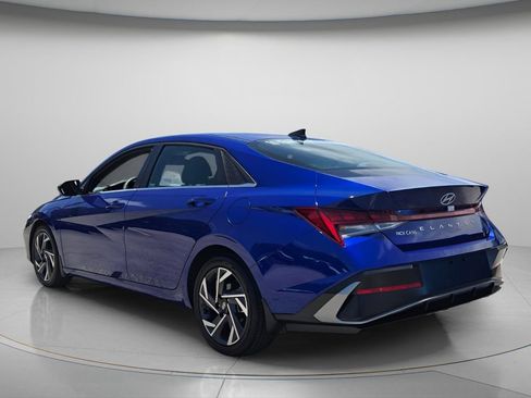 Used 2025 Hyundai Elantra SEL FWD image 7