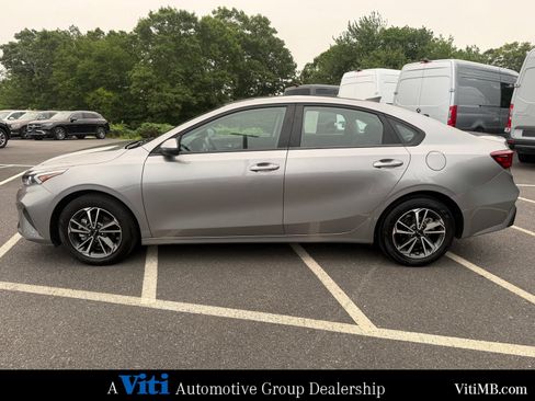 Used 2024 Kia Forte LXS w/ LXS Technology Package FWD image 5