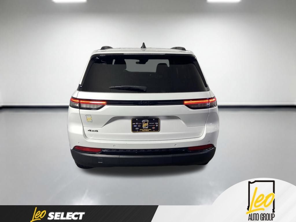 Used 2025 Jeep Grand Cherokee Altitude AWD/4WD image 5