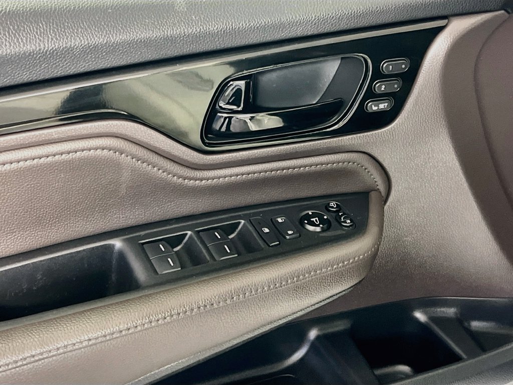 Used 2018 Honda Odyssey Elite image 17
