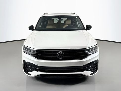 Used 2023 Volkswagen Tiguan SE R-Line FWD image 6