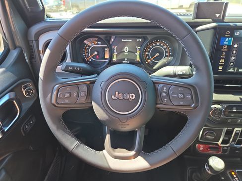 Used 2025 Jeep Gladiator Sport AWD/4WD image 18