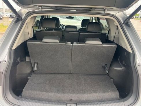 Used 2024 Volkswagen Tiguan SE image 9