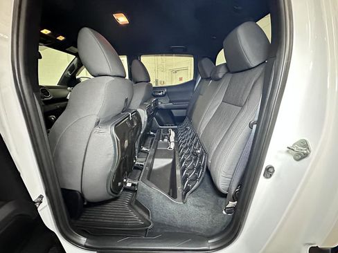 Used 2019 Toyota Tacoma TRD Off-Road image 25