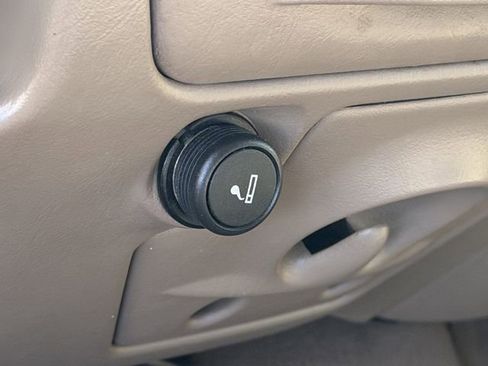 Used 2001 Ford F250 Lariat image 17