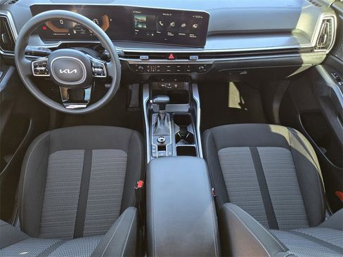 Certified 2025 Kia Sorento LX image 5