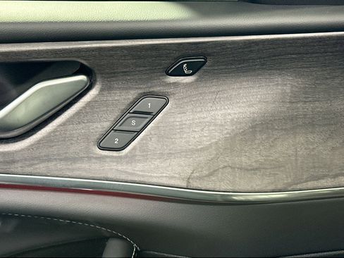 Used 2023 Jeep Grand Cherokee Overland w/ Luxury Tech Group IV image 17