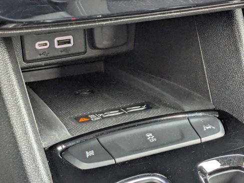 Used 2023 Chevrolet Bolt EUV LT w/ Driver Confidence Package image 13