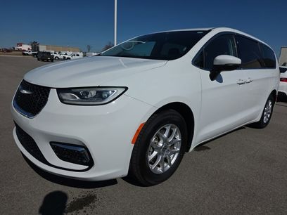 Used 2023 Chrysler Pacifica Touring-L