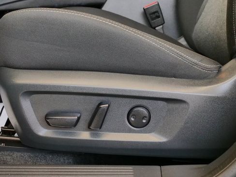 Used 2025 Nissan Rogue SV image 11