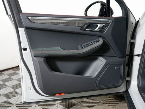 New 2026 Porsche Macan GTS image 15