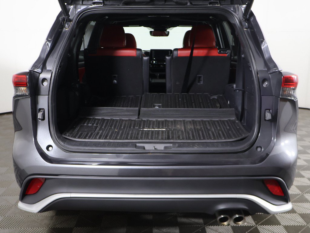 Used 2021 Toyota Highlander XSE AWD/4WD image 16