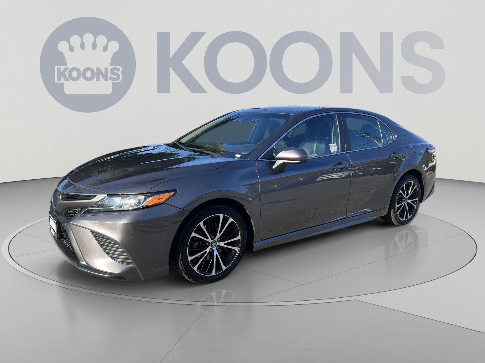 Used 2020 Toyota Camry SE FWD image 1