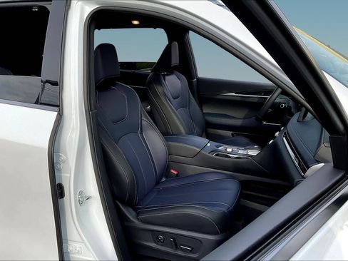 Certified 2026 INFINITI QX60 Sport w/ Dark Cargo Package AWD/4WD image 28