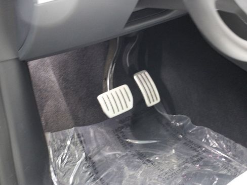 Used 2023 Tesla Model Y Long Range image 16