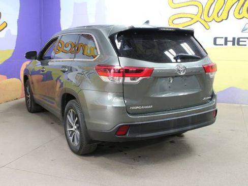 Used 2018 Toyota Highlander XLE AWD/4WD image 6