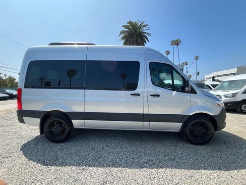 Used 2024 Mercedes-Benz Sprinter 2500 image 4