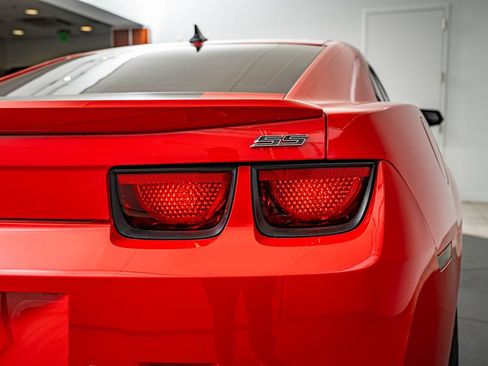 Used 2010 Chevrolet Camaro SS RWD image 14
