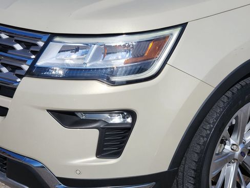 Used 2018 Ford Explorer Limited w/ Ford Safe & Smart Package FWD image 8