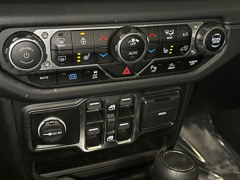 Used 2024 Jeep Wrangler High Altitude AWD/4WD image 29