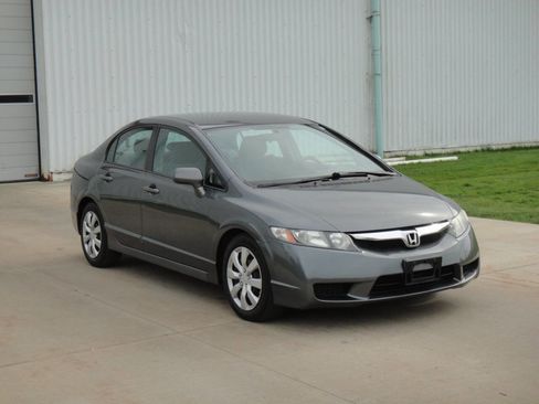 Used 2010 Honda Civic LX image 4