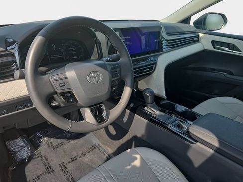 Used 2025 Toyota Camry XLE FWD image 18