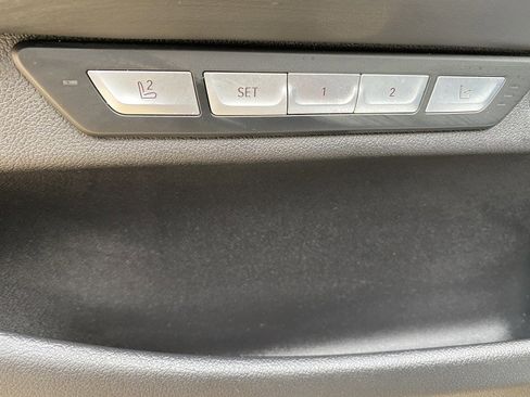 Used 2018 BMW 750i xDrive image 44