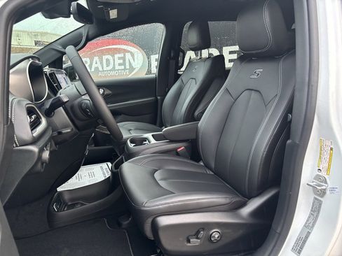 New 2026 Chrysler Pacifica Select image 22