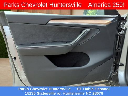 Used 2024 Tesla Model Y Long Range AWD/4WD image 19