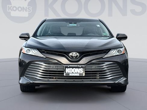 Used 2018 Toyota Camry XLE image 11