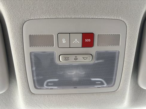 Used 2024 Hyundai Venue Limited image 28