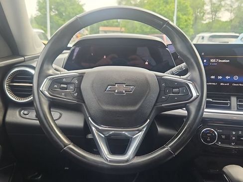 Used 2024 Chevrolet Trax ACTIV w/ Sunroof Package FWD image 15