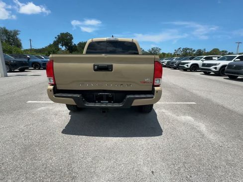 Used 2017 Toyota Tacoma TRD Sport w/ Premium & Technology Package RWD image 7