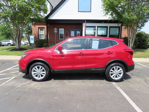 Used 2017 Nissan Rogue Sport S w/ S Appearance Package image 3