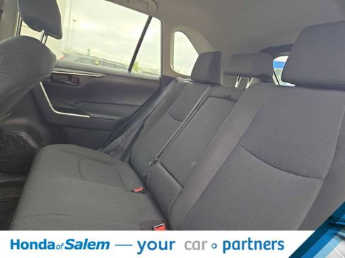 Used 2021 Toyota RAV4 LE FWD image 10
