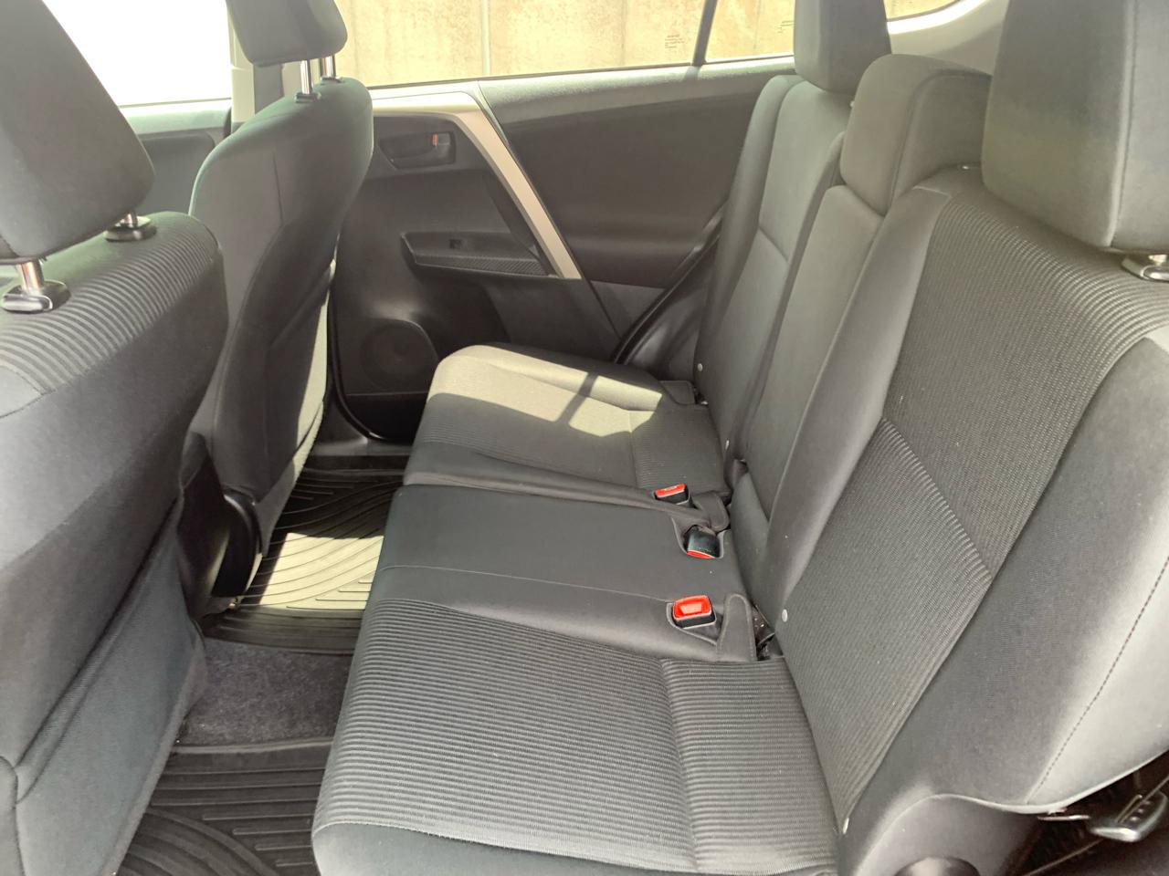 Used 2015 Toyota RAV4 LE AWD/4WD image 9