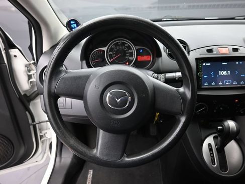 Used 2013 MAZDA MAZDA2 Sport FWD image 4