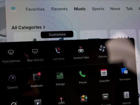 Used 2022 Tesla Model X image 34