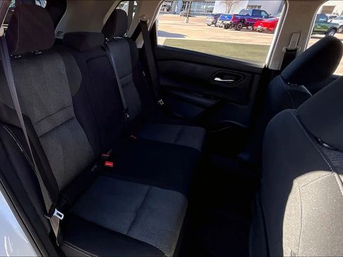 Used 2025 Nissan Rogue SV image 18