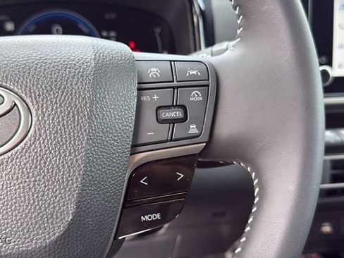 Used 2025 Toyota Camry SE image 21