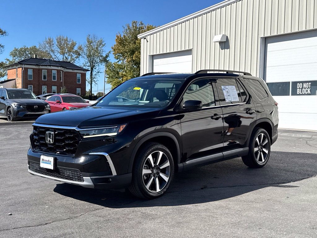 Used 2023 Honda Pilot Touring image 3