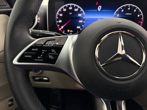 Used 2022 Mercedes-Benz C 300 Sedan image 15
